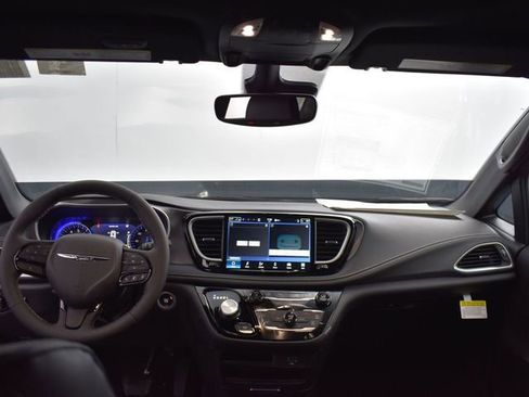 New 2026 Chrysler Pacifica Select image 44