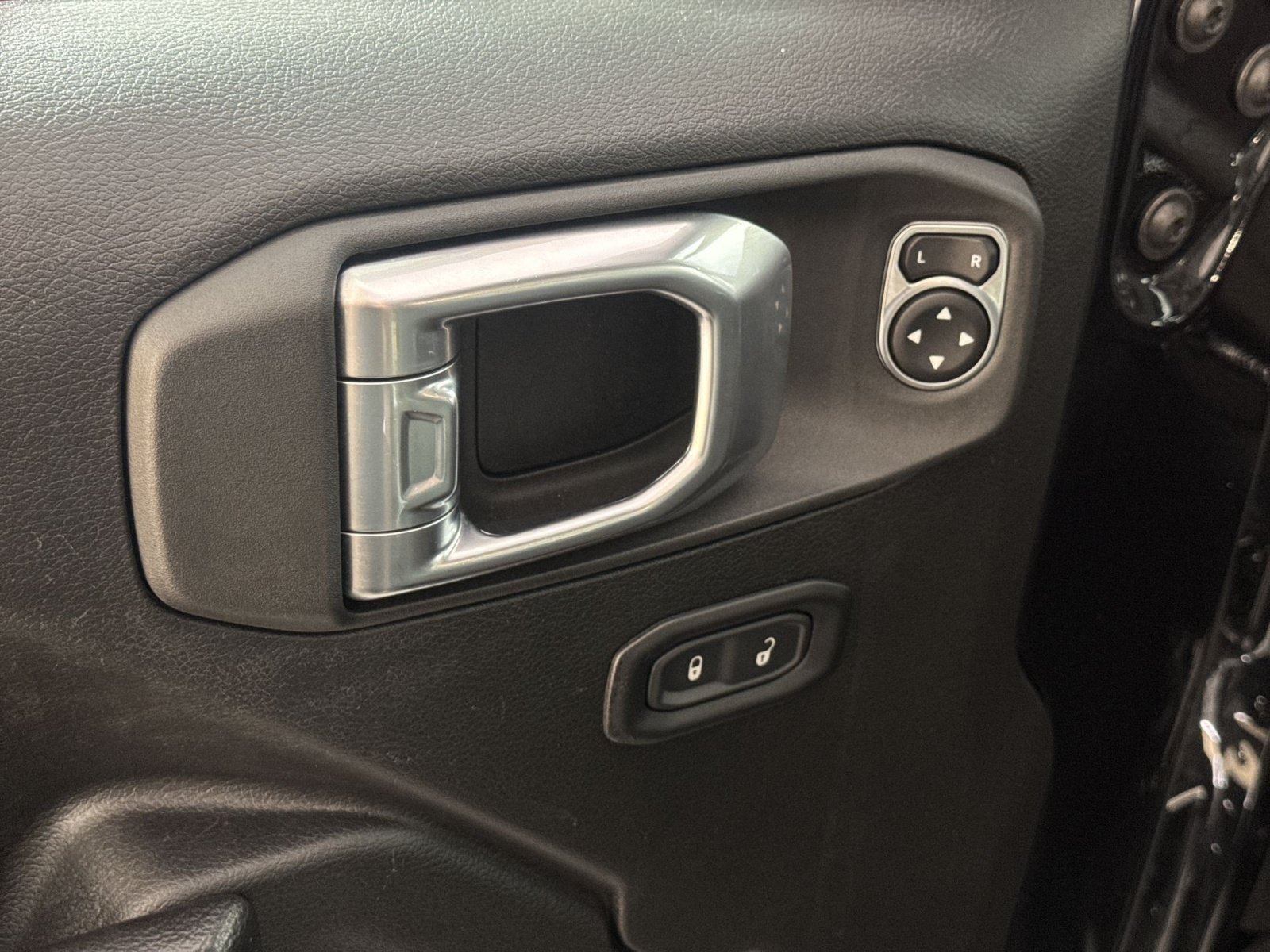 Used 2022 Jeep Gladiator Sport AWD/4WD image 15