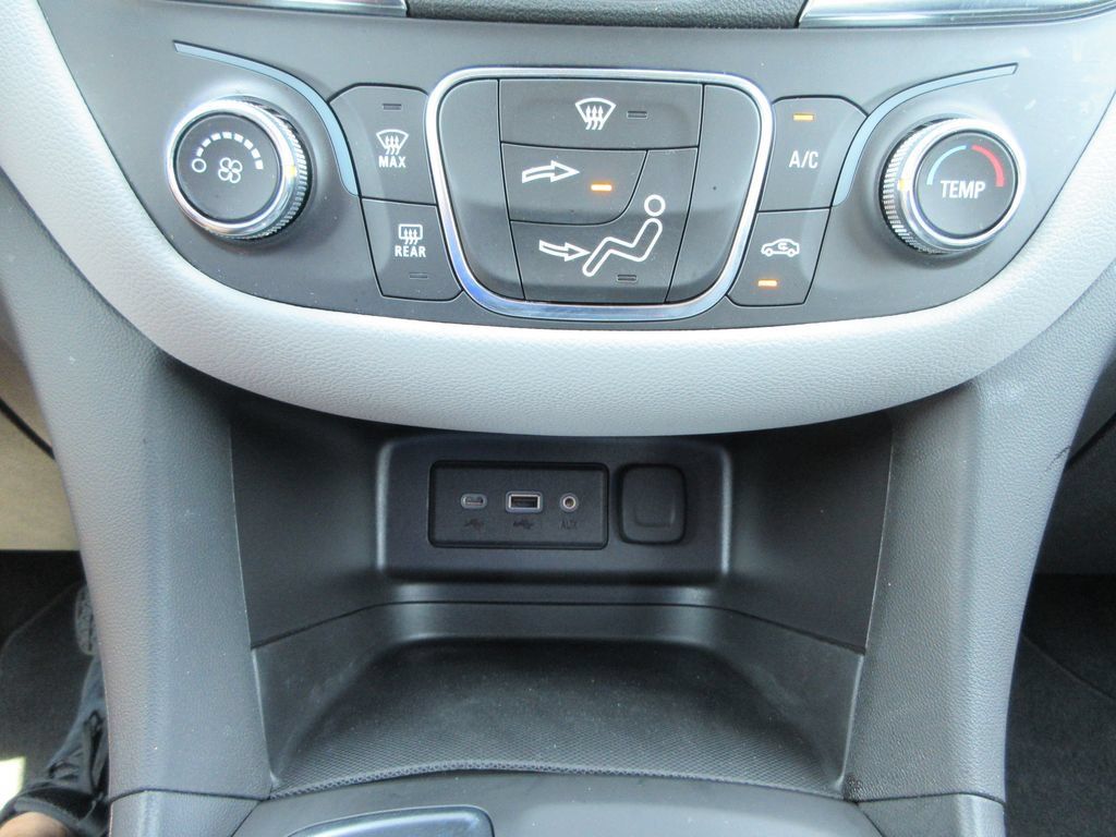 Used 2024 Chevrolet Equinox LS w/ LS Convenience Package FWD image 28