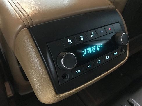 Used 2017 Buick Enclave Premium w/ Experience Buick Package FWD image 30