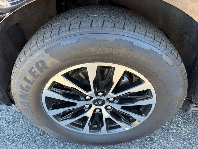 Used 2025 Ford Expedition Platinum AWD/4WD image 13