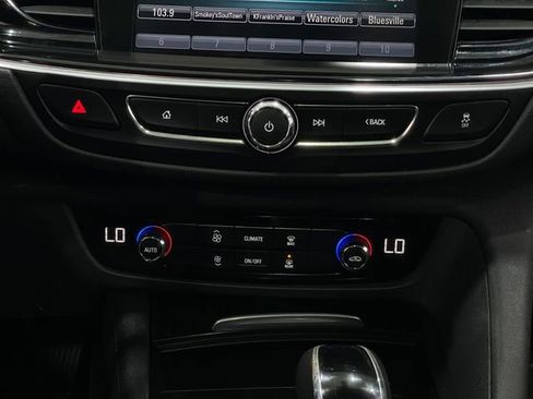 Used 2018 Buick Regal Preferred image 24