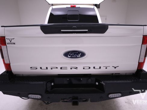 Used 2019 Ford F250 Lariat w/ Lariat Ultimate Package image 4