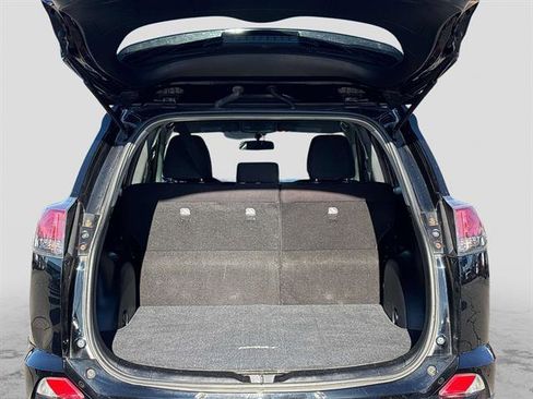 Used 2016 Toyota RAV4 LE image 11