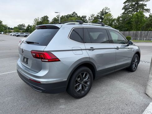 Used 2022 Volkswagen Tiguan SE FWD image 4