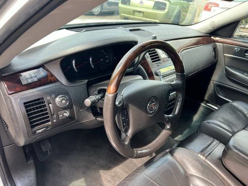 Used 2011 Cadillac DTS Luxury FWD image 16