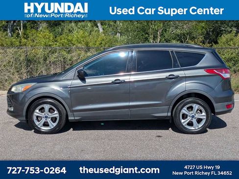 Used 2015 Ford Escape SE w/ Equipment Group 201A FWD image 2