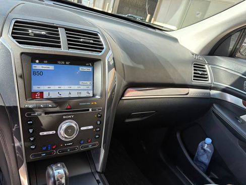 Used 2018 Ford Explorer Platinum AWD/4WD image 21