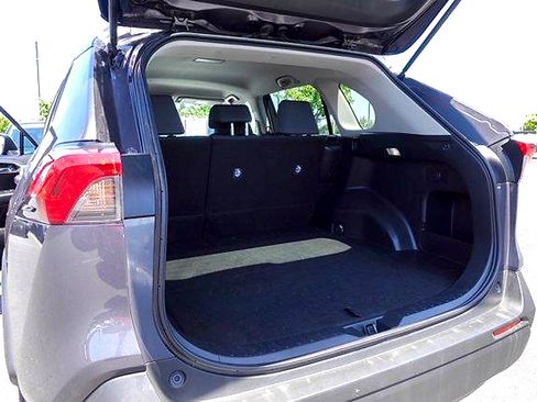 Used 2022 Toyota RAV4 XLE FWD image 23