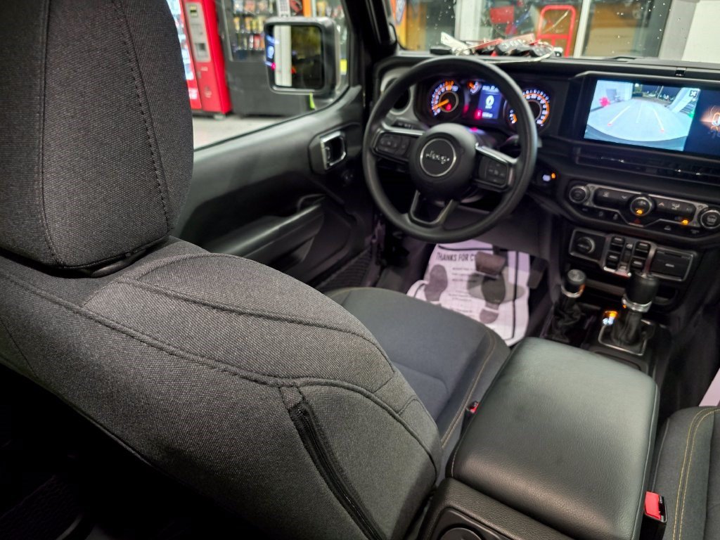 Used 2025 Jeep Wrangler Unlimited Sport AWD/4WD image 32
