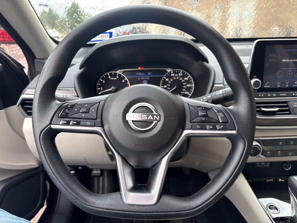 Used 2025 Nissan Altima 2.5 SV FWD image 13