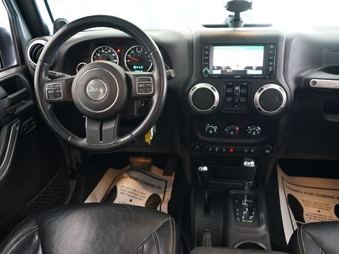 Used 2014 Jeep Wrangler Unlimited Sahara w/ Dual Top Group AWD/4WD image 9