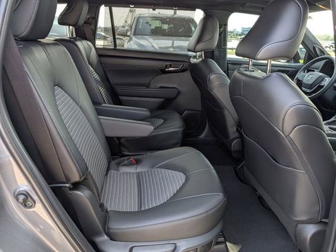 Certified 2026 Toyota Highlander XSE image 32