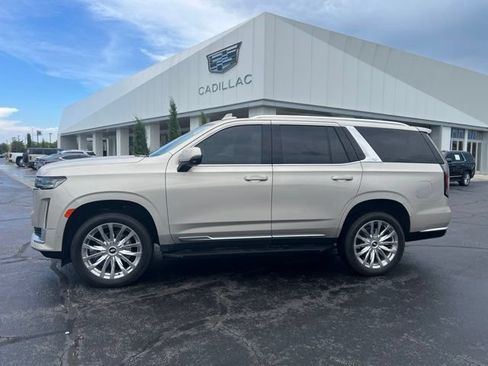 Used 2022 Cadillac Escalade Premium Luxury AWD/4WD image 2