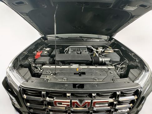 Used 2024 GMC Canyon AT4 w/ AT4 Premium Package AWD/4WD image 32