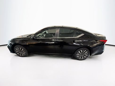 Used 2023 Nissan Altima 2.5 SV FWD image 4