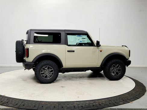 New 2025 Ford Bronco Badlands image 8