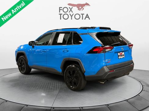 Used 2019 Toyota RAV4 LE w/ Carpet Mat Package FWD image 4