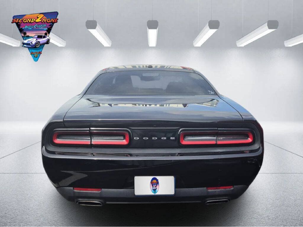 Used 2016 Dodge Challenger SXT RWD image 5