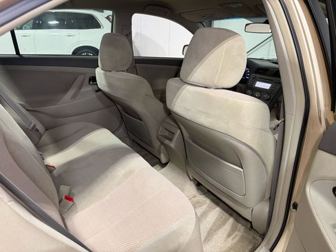 Used 2010 Toyota Camry SE image 23