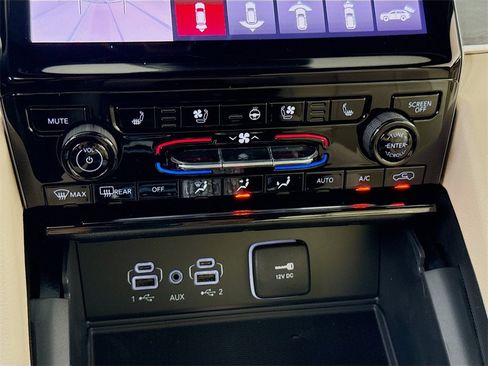 New 2025 Jeep Grand Cherokee Limited w/ Luxury Tech Group II image 16