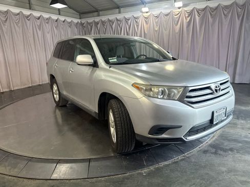 Used 2012 Toyota Highlander FWD image 3
