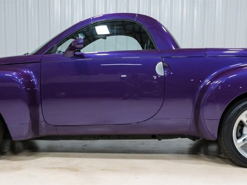 Used 2004 Chevrolet SSR w/ Preferred Equipment Group RWD image 11