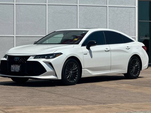 Used 2019 Toyota Avalon XSE w/ All Weather Liner Package FWD image 8
