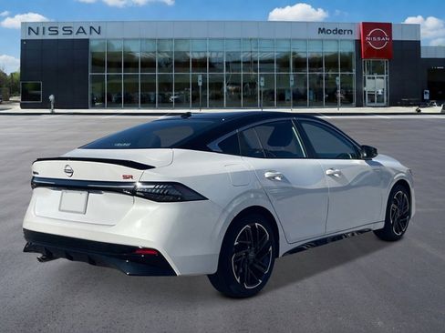 New 2026 Nissan Sentra SR FWD image 5