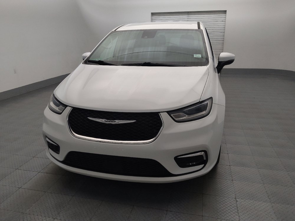 Used 2023 Chrysler Pacifica Touring-L FWD image 15