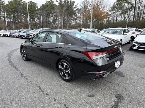 Certified 2022 Hyundai Elantra Limited image 5