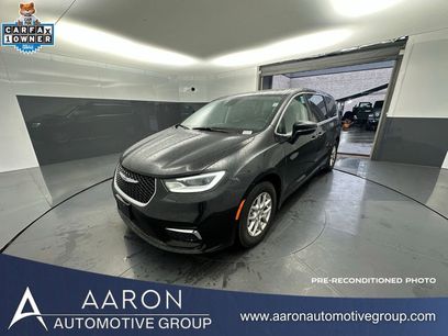 Used 2024 Chrysler Pacifica Touring-L