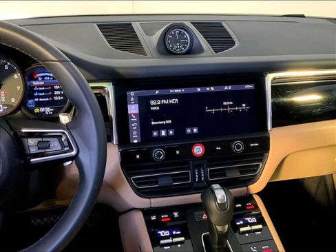 Certified 2026 Porsche Macan AWD/4WD image 16