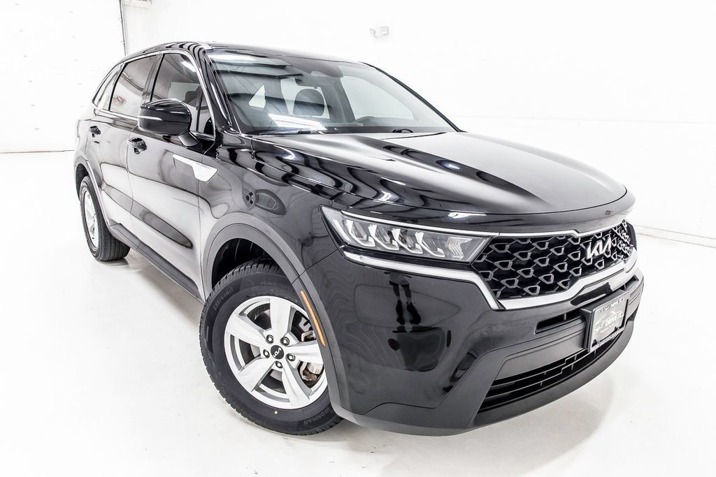Used 2023 Kia Sorento LX FWD image 9