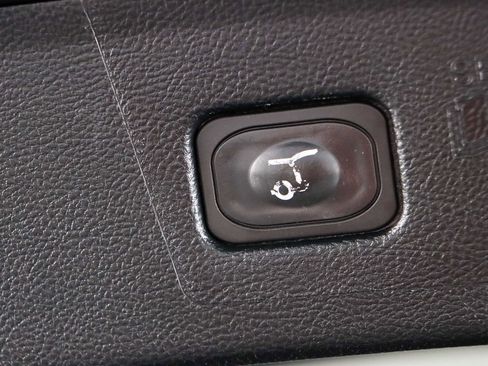 Used 2019 Ford Edge Titanium image 29