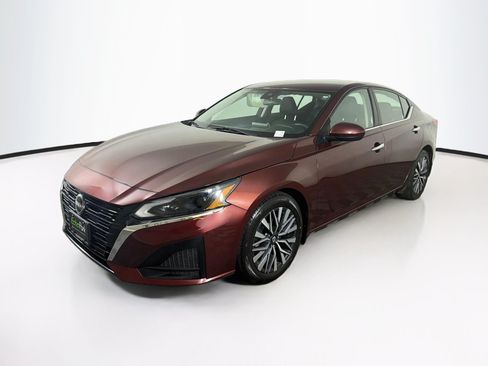 Used 2023 Nissan Altima 2.5 SV FWD image 3