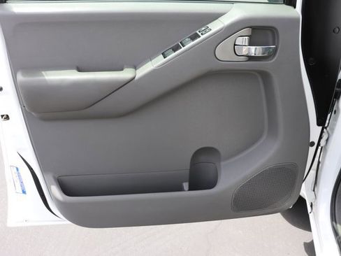 Used 2009 Nissan Frontier SE w/ SE Value Truck Pkg RWD image 9