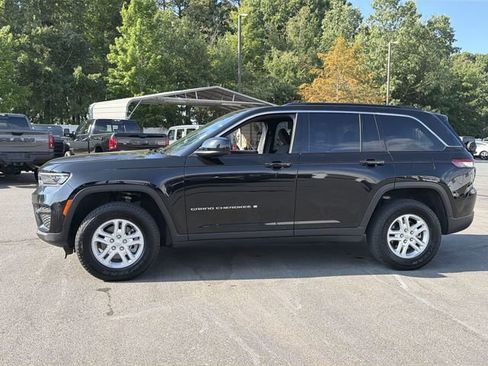 Used 2025 Jeep Grand Cherokee Laredo w/ Luxury Tech Group I RWD image 10