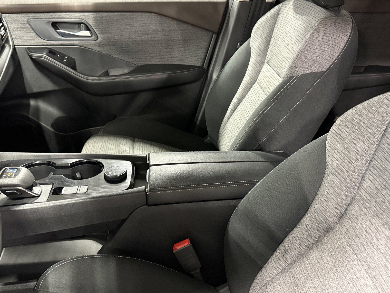 Used 2022 Nissan Rogue SV AWD/4WD image 22
