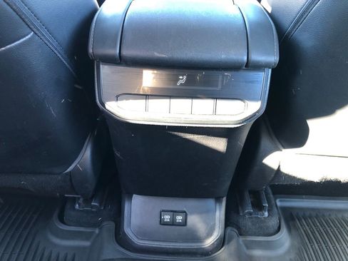 Used 2021 Toyota Highlander XLE AWD/4WD image 33