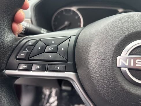 Used 2025 Nissan Altima 2.5 SV image 10