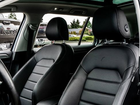 Used 2017 Volkswagen Golf S image 24