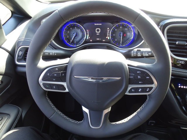 Certified 2025 Chrysler Pacifica Select w/ Uconnect Theater Family Group AWD/4WD image 6