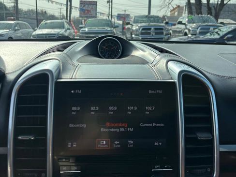 Used 2017 Porsche Cayenne Platinum Edition image 11