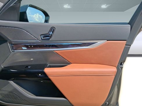 New 2026 BMW 750e xDrive w/ Executive Package image 30