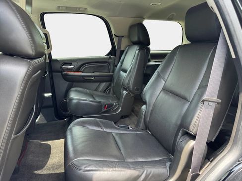 Used 2013 Cadillac Escalade Luxury AWD/4WD image 11