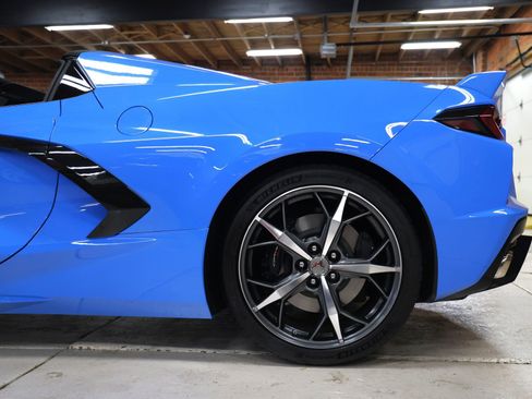 Used 2021 Chevrolet Corvette 2dr Stingray Conv w/ Z51 Performance Package image 12