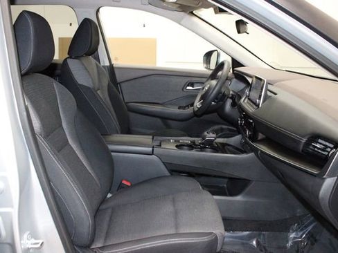 Used 2022 Nissan Rogue SV FWD image 14