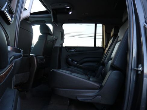 Used 2018 Chevrolet Suburban LT w/ Luxury Package image 34