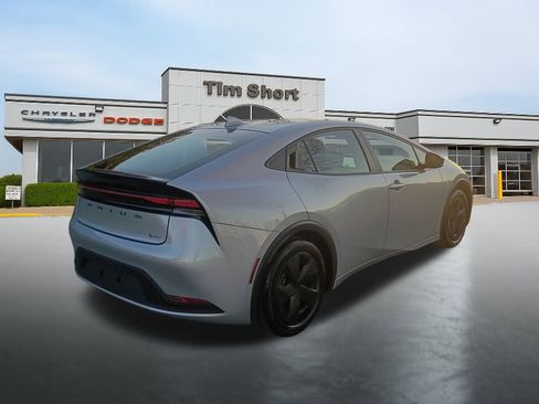 Used 2025 Toyota Prius LE image 5